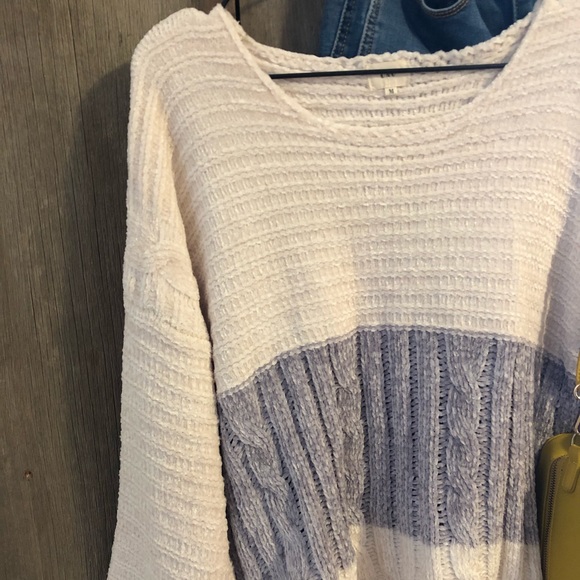 O&O Chenille Cable Knit Sweater Bell Sleeve - Picture 3 of 12